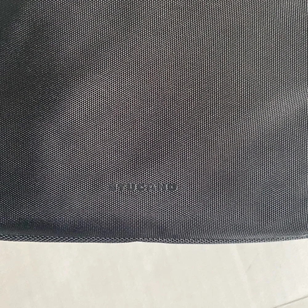Tucano Finatex Black iPad Tablet Crossbody Shoulder Bag – Excellent Condition